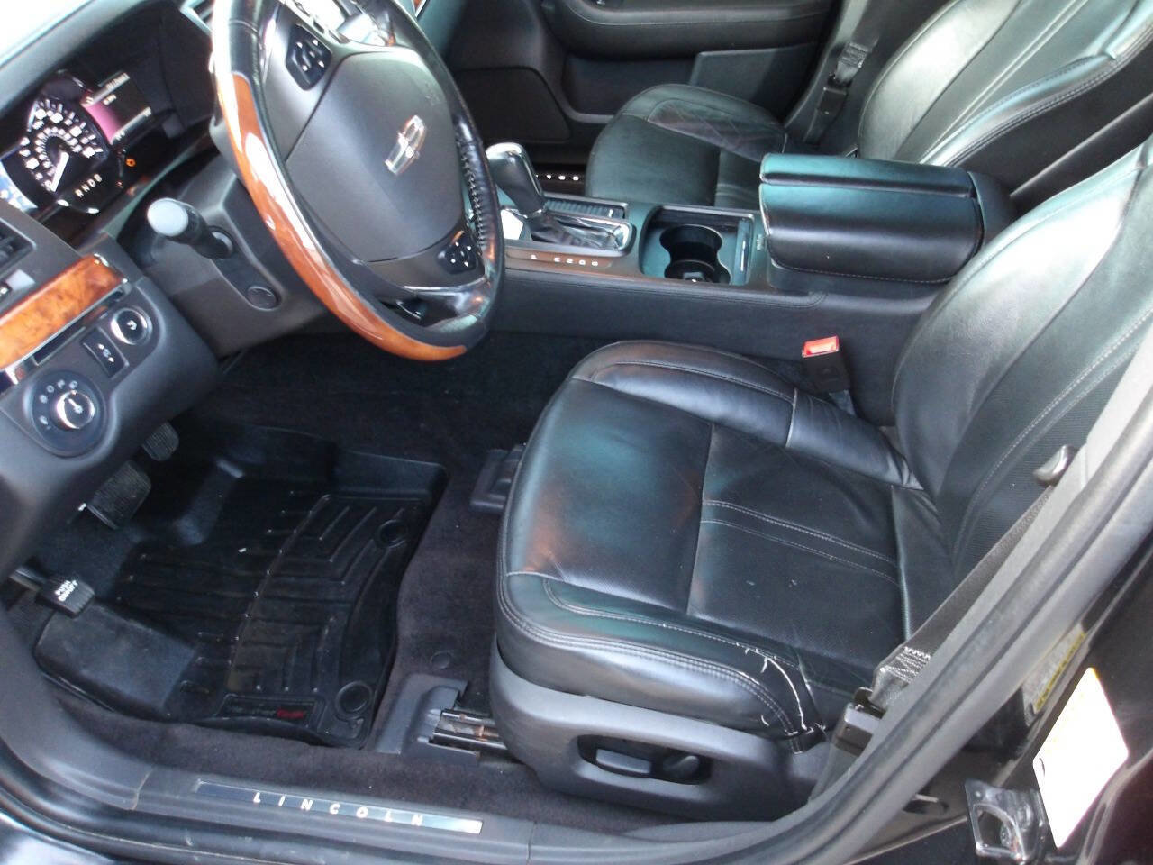 Used 2014 Lincoln MKS image 7