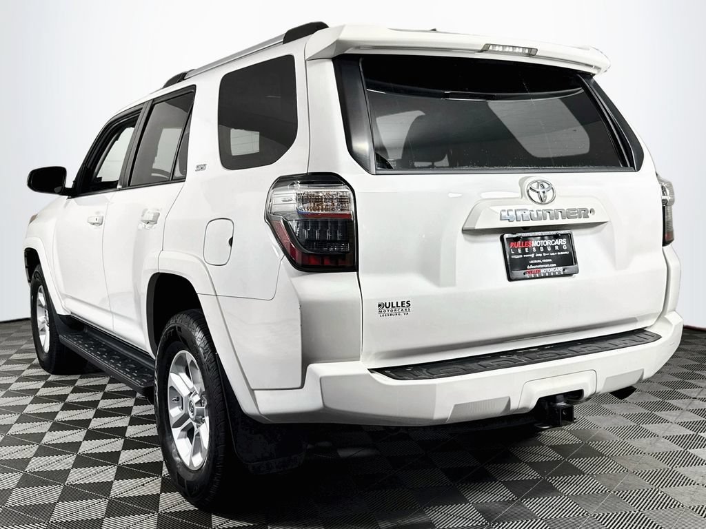 Used 2020 Toyota 4Runner SR5 AWD/4WD image 5