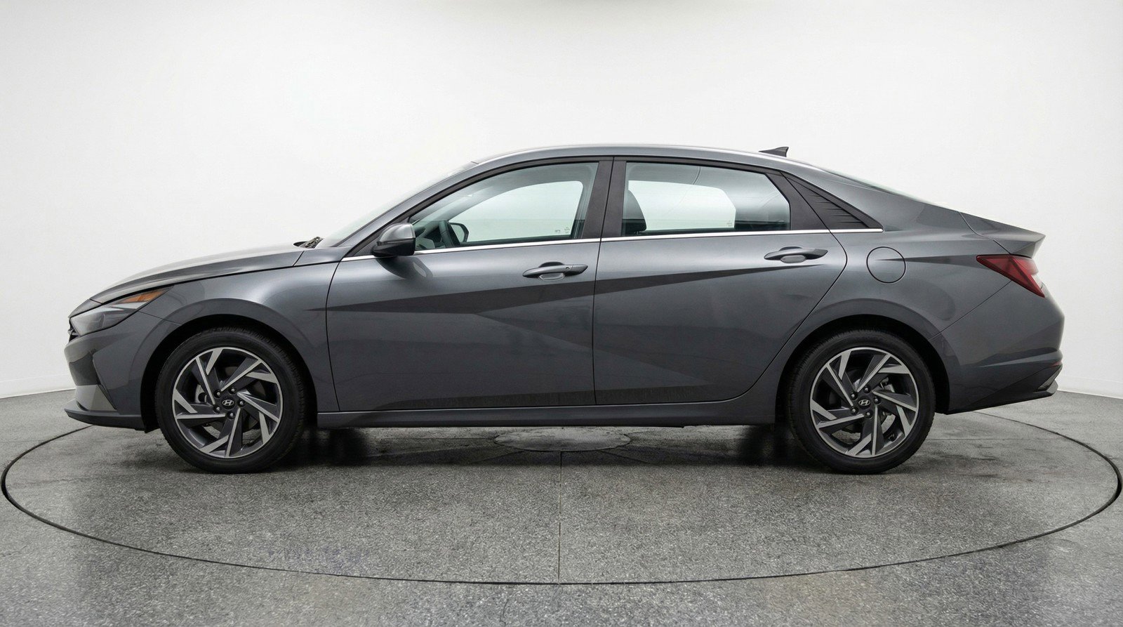 Used 2025 Hyundai Elantra SEL image 5