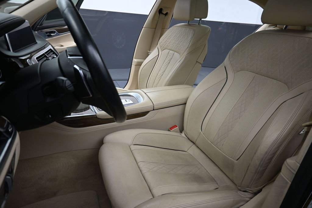 Used 2016 BMW 740i RWD image 11