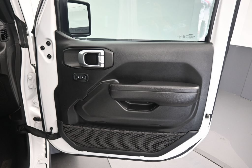 Used 2022 Jeep Gladiator Rubicon w/ LED Lighting Group AWD/4WD image 40