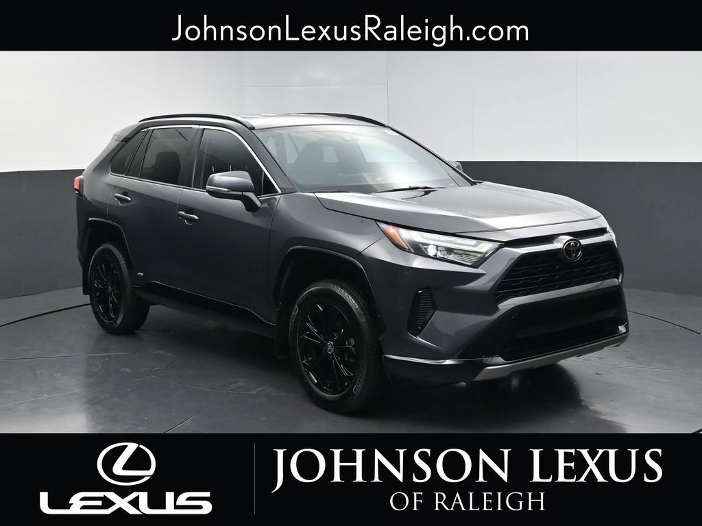 Used 2025 Toyota RAV4 SE AWD/4WD image 3