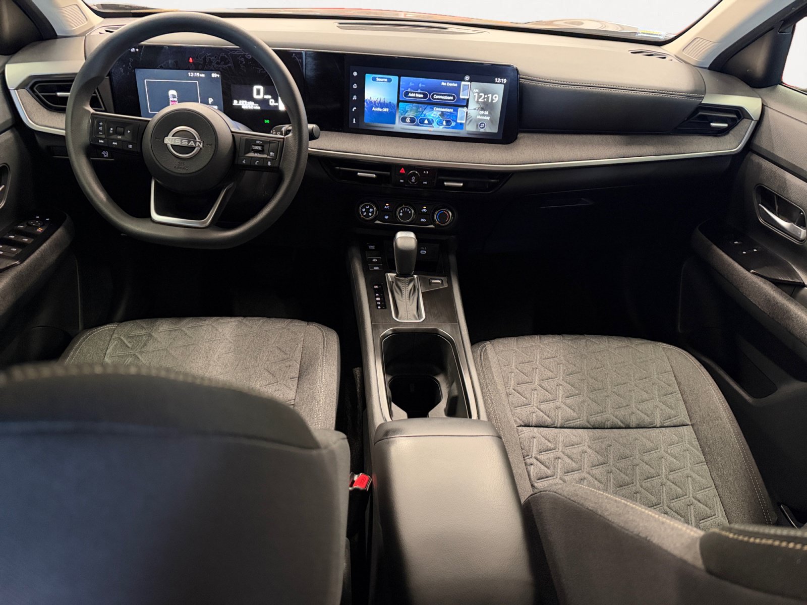 Used 2025 Nissan Kicks SV FWD image 3
