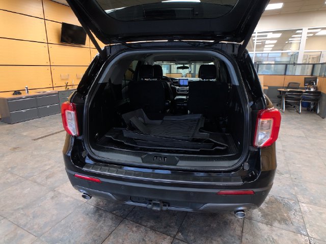 Used 2023 Ford Explorer XLT w/ Equipment Group 202A AWD/4WD image 22