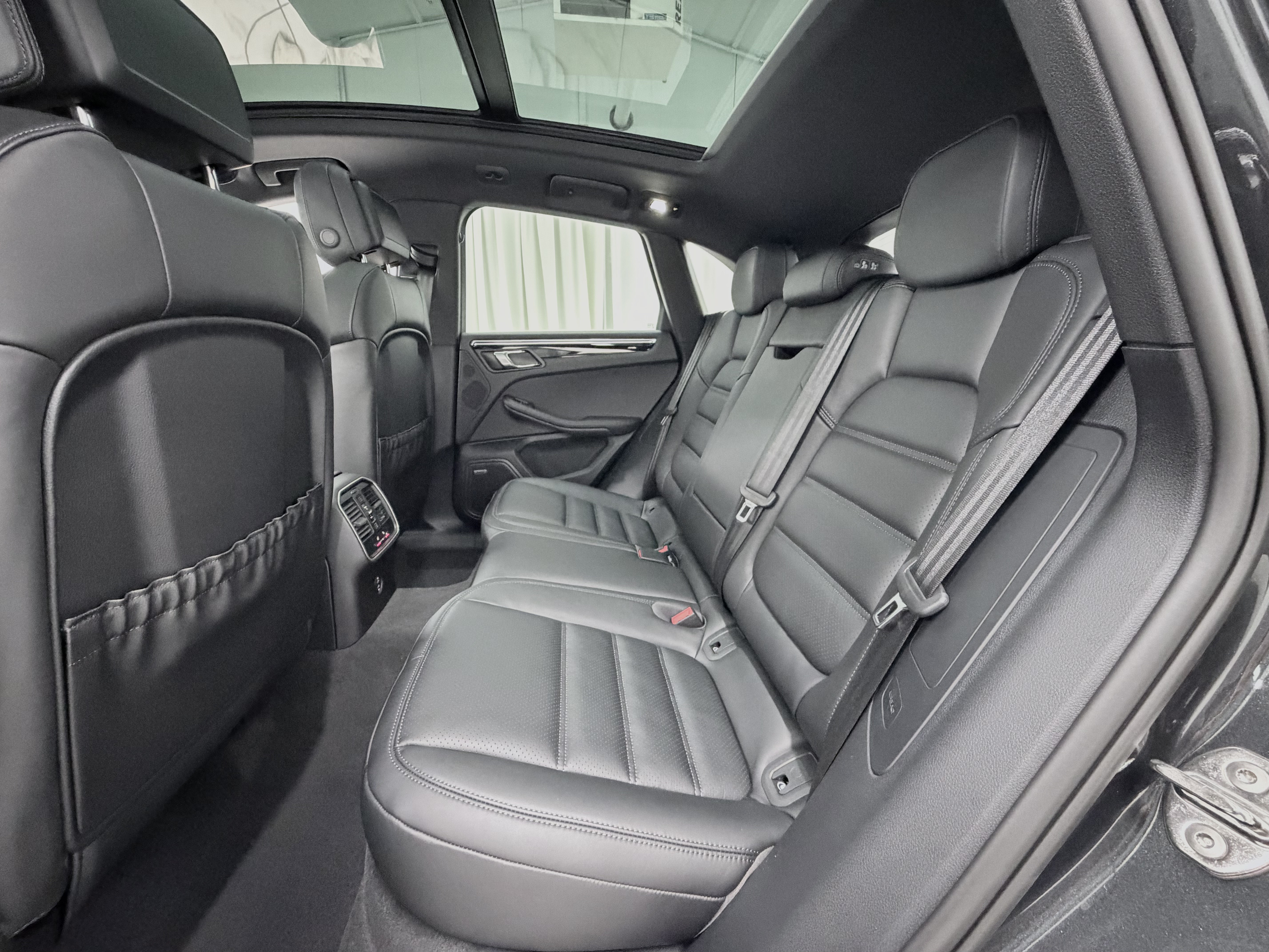 Certified 2026 Porsche Macan AWD/4WD image 20