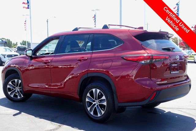 Certified 2023 Toyota Highlander XLE image 3