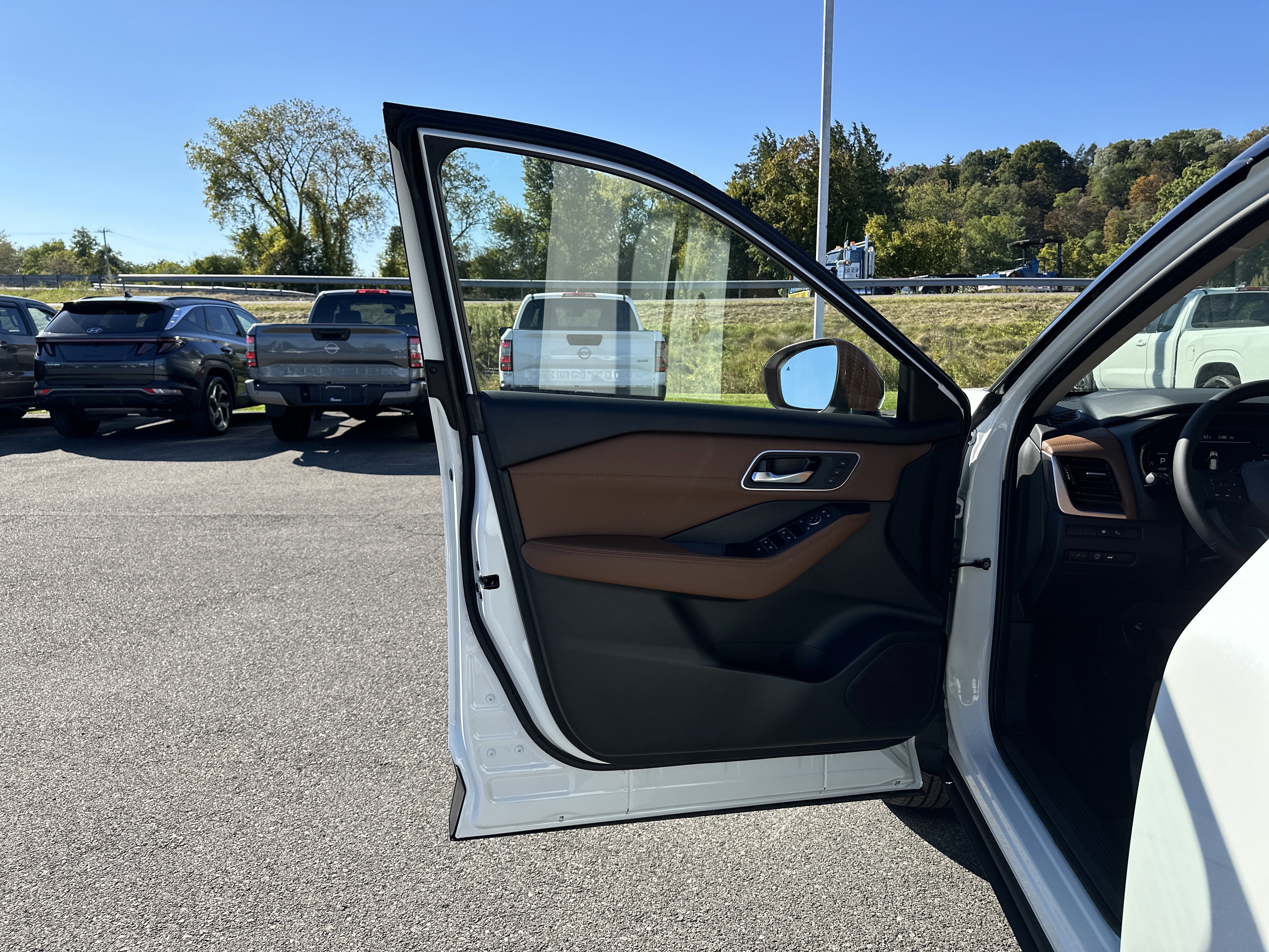New 2026 Nissan Rogue Platinum image 10
