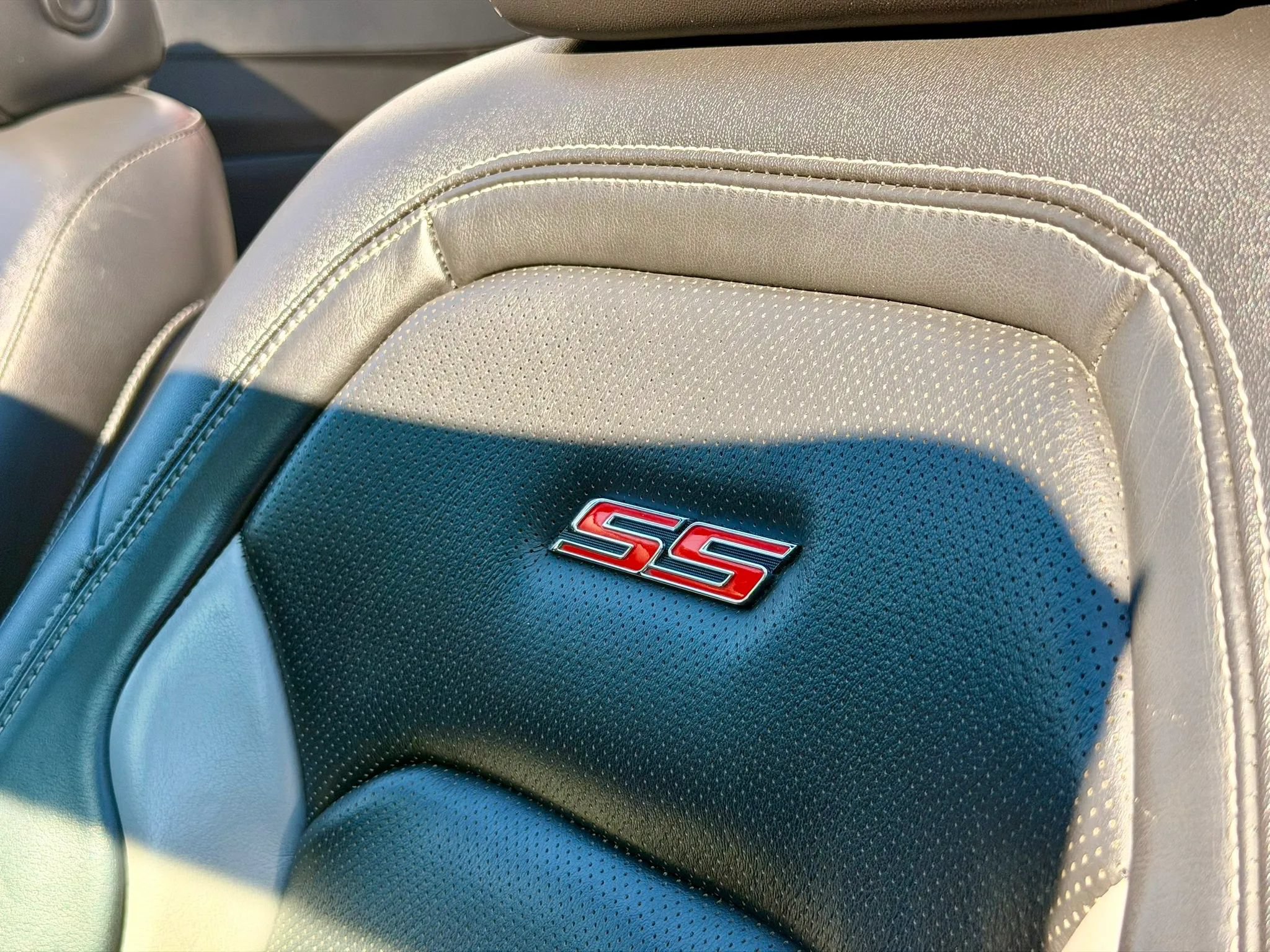 Used 2019 Chevrolet Camaro SS RWD image 23