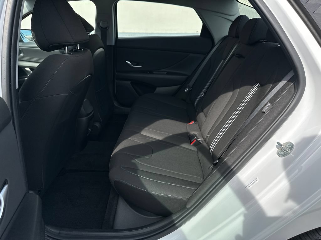 Used 2025 Hyundai Elantra SEL FWD image 15
