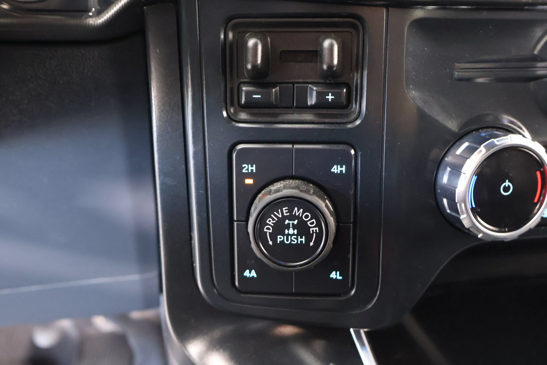 Used 2025 Ford F150 Raptor AWD/4WD image 9