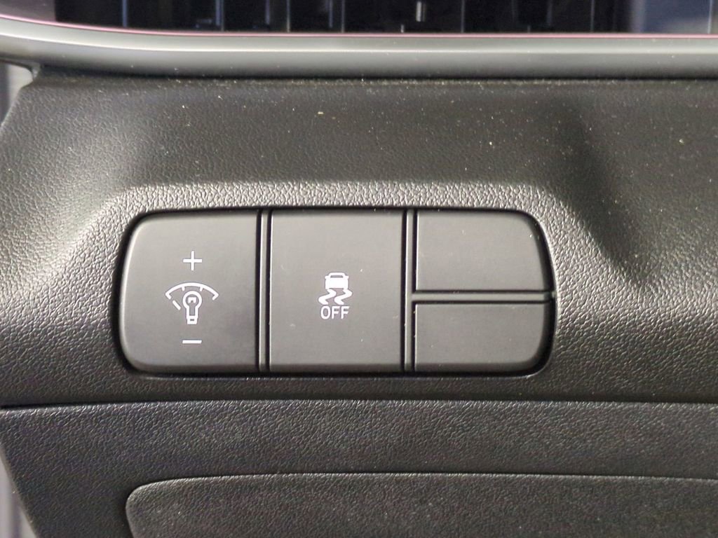 Certified 2024 Hyundai Elantra SEL image 25