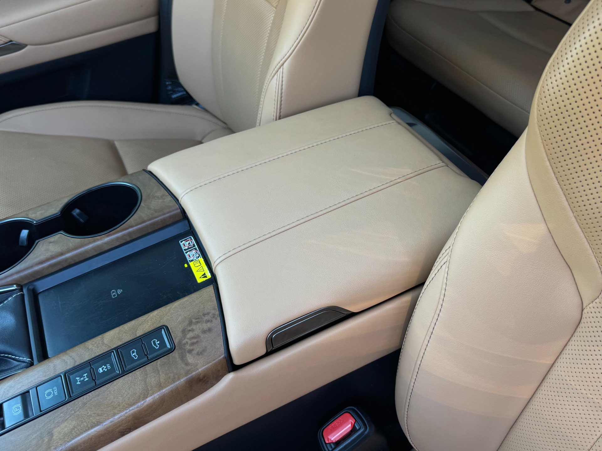 Used 2024 Lexus LX 600 4WD w/ Luxury Package image 19