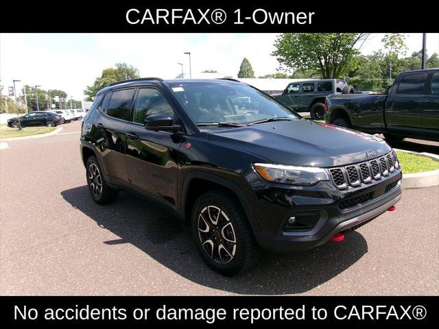 Certified 2025 Jeep Compass Trailhawk w/ Trailhawk Elite Group AWD/4WD image 2