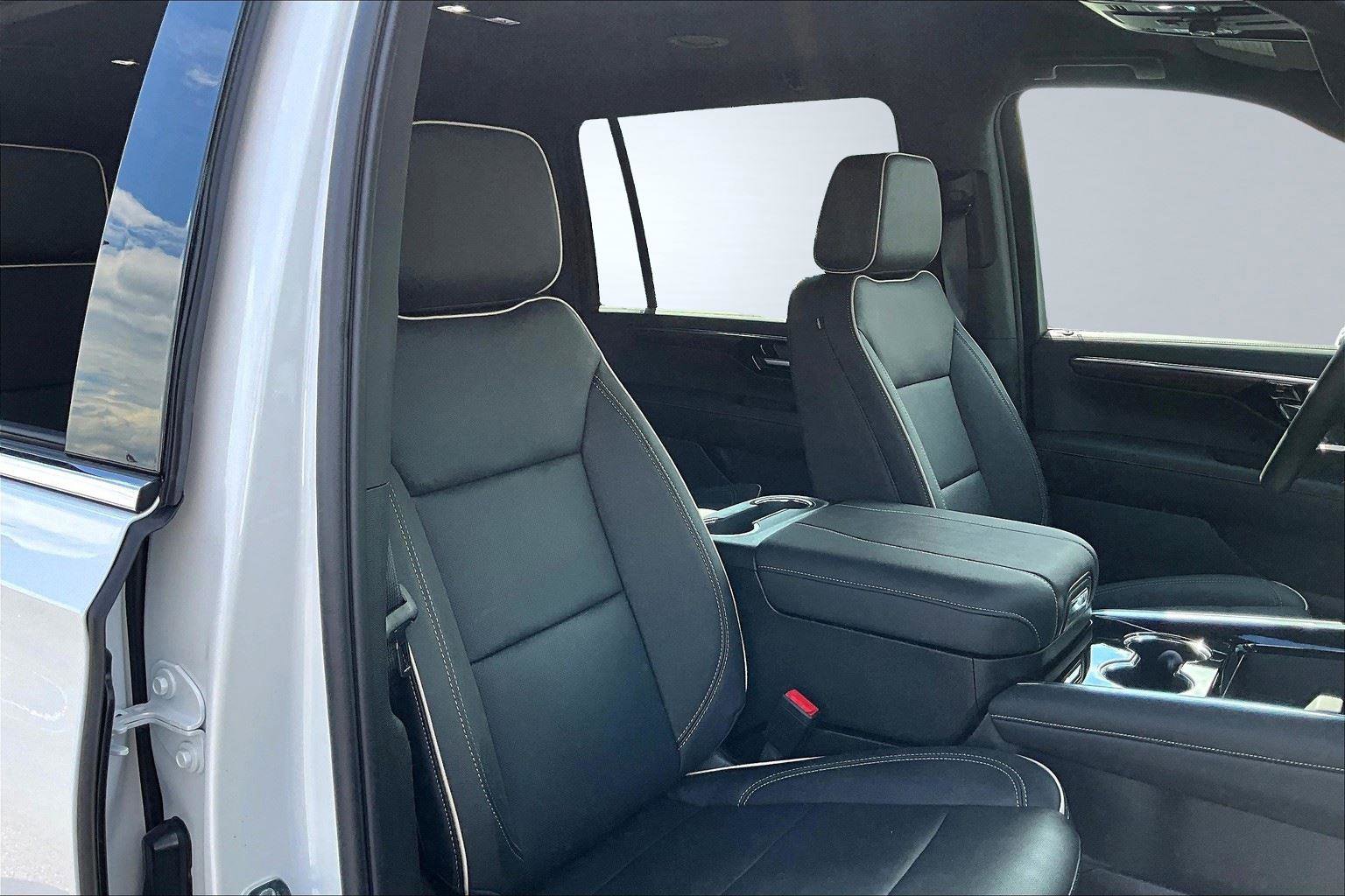New 2025 Chevrolet Suburban Premier image 16
