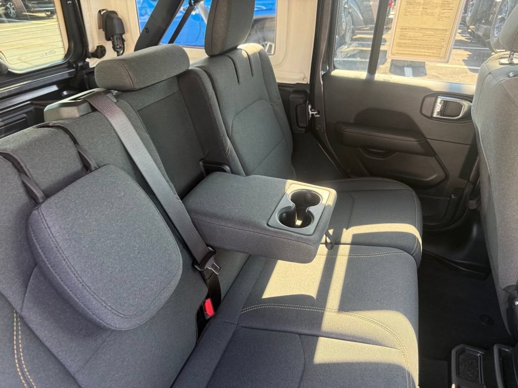 Used 2025 Jeep Wrangler Unlimited Sahara AWD/4WD image 60