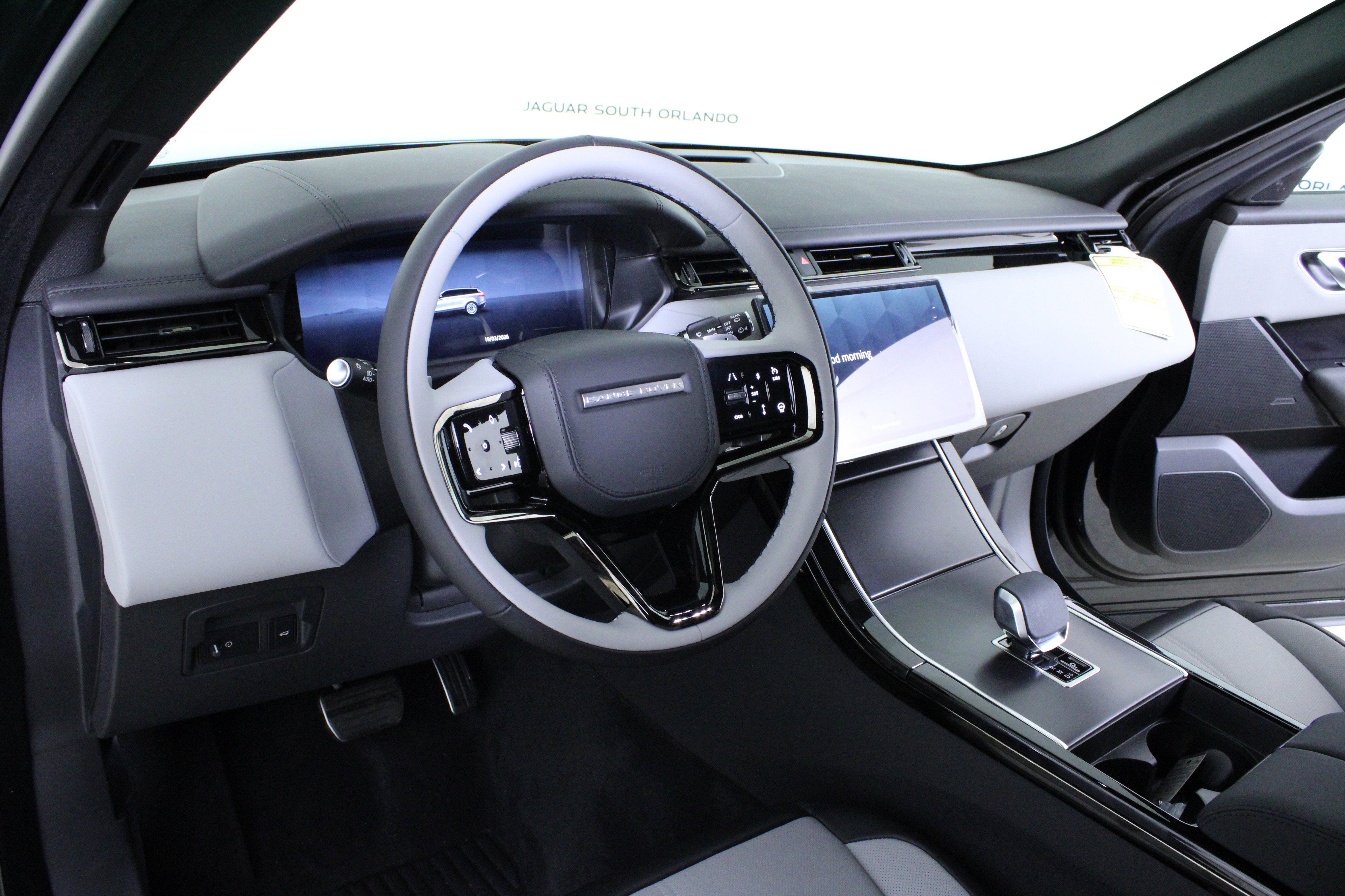 New 2026 Land Rover Range Rover Velar Dynamic SE image 16