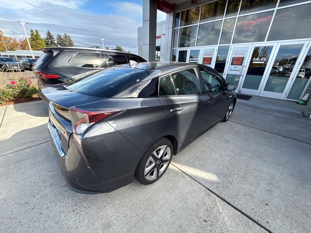 Used 2017 Toyota Prius Three Touring FWD image 5