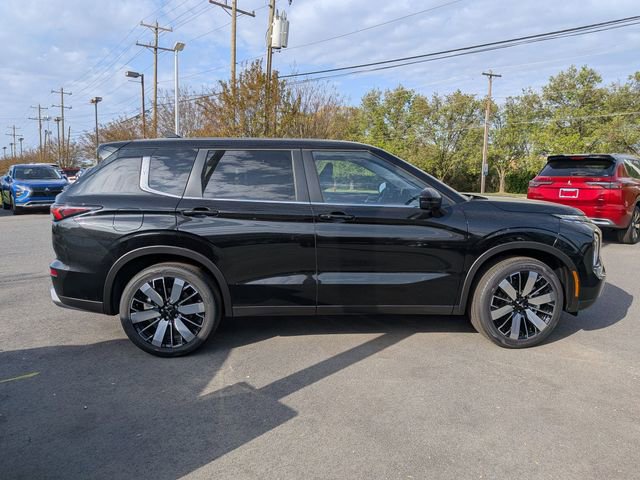 New 2026 Mitsubishi Outlander SE FWD image 2