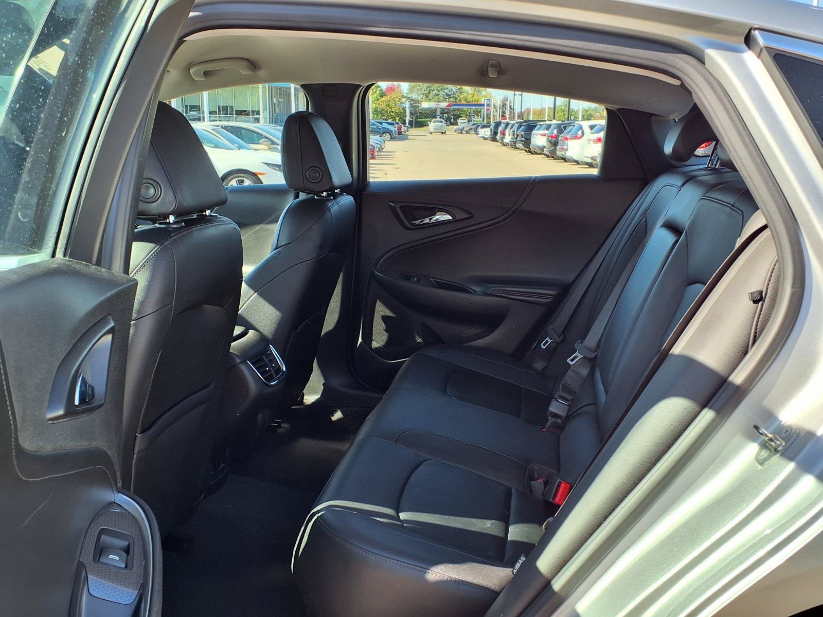 Used 2017 Chevrolet Malibu LT w/ Leather Package FWD image 11