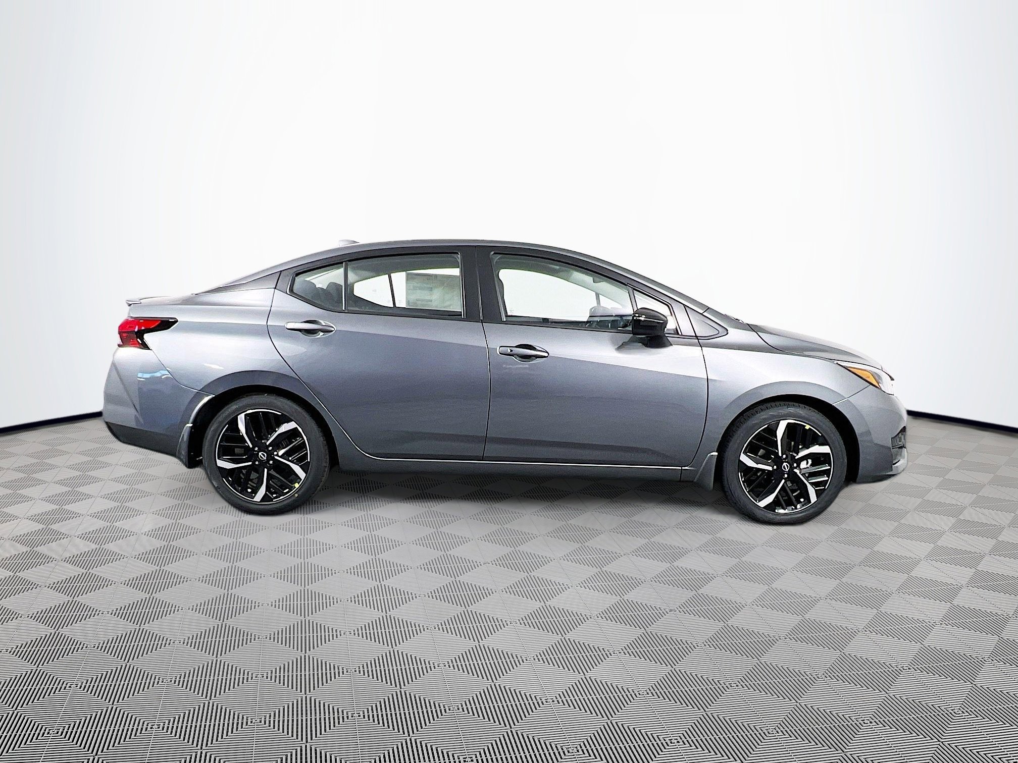 New 2025 Nissan Versa SR w/ Trunk Package image 29