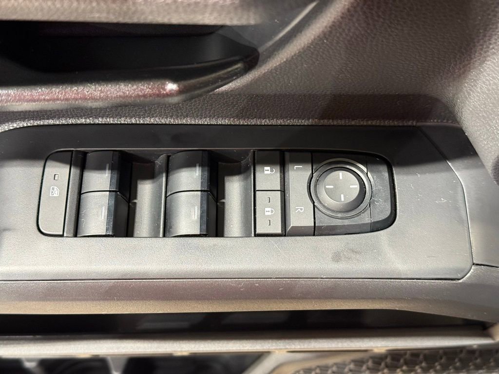 Certified 2025 Toyota Tacoma SR5 AWD/4WD image 15