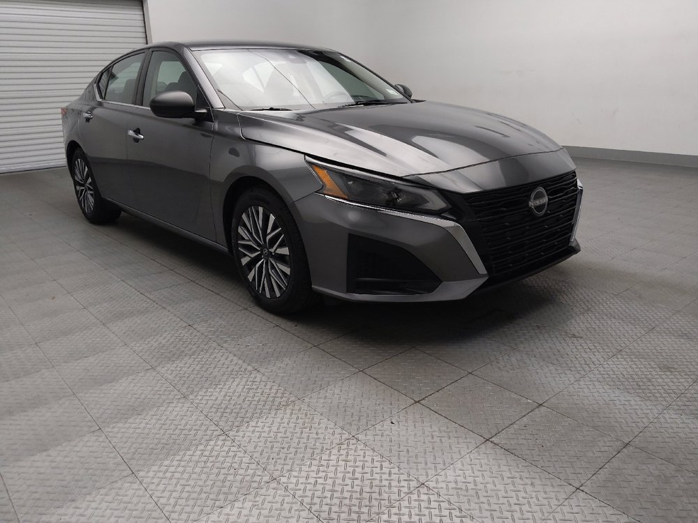 Used 2024 Nissan Altima 2.5 SV image 13