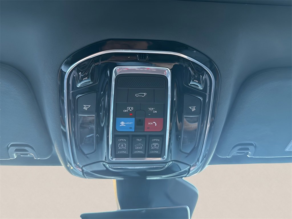 Used 2024 Jeep Grand Wagoneer Series III w/ HD Trailer Tow Package image 36