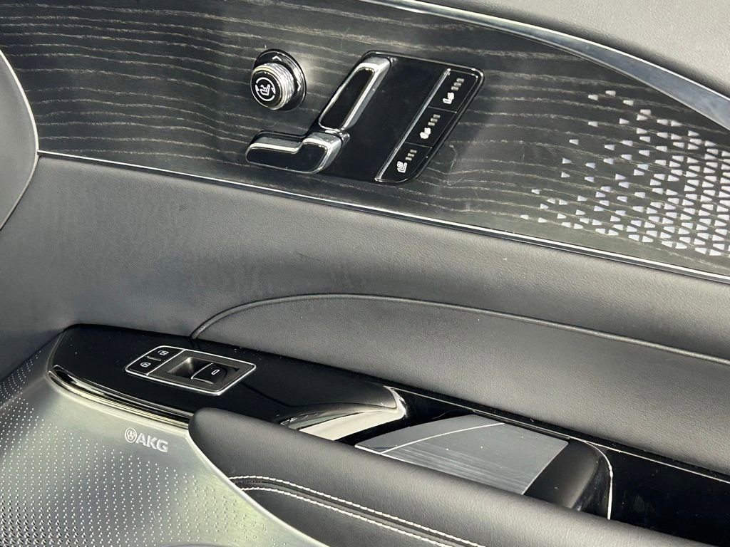 Used 2023 Cadillac Lyriq AWD image 10