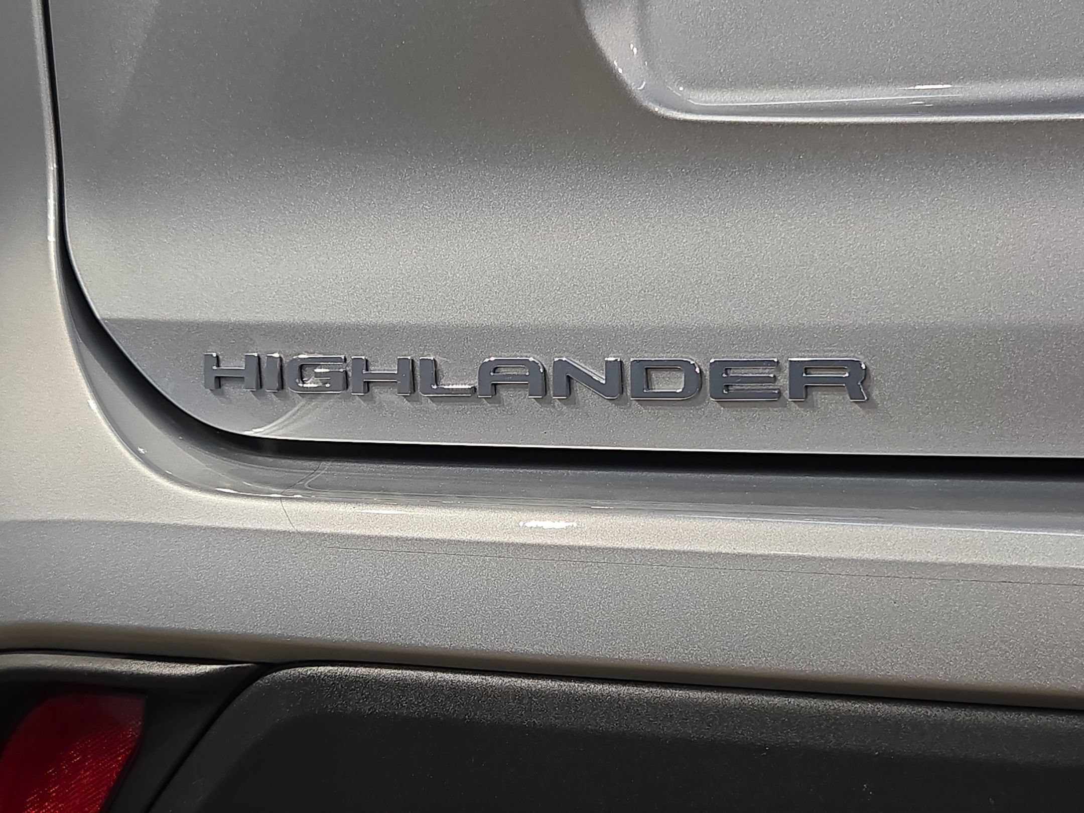 Used 2021 Toyota Highlander L FWD image 32
