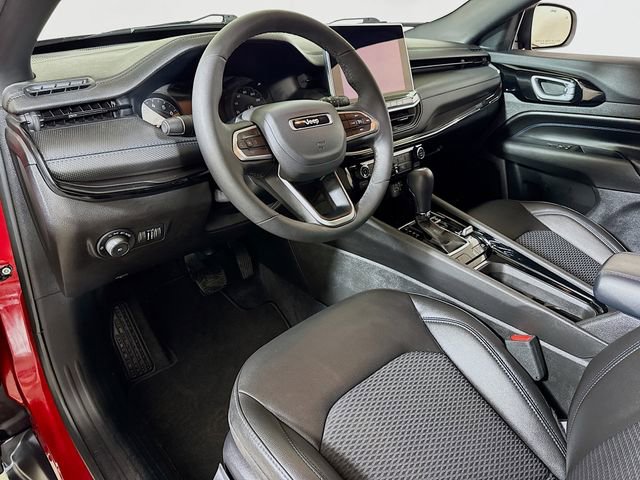 Used 2025 Jeep Compass Latitude w/ Altitude Special Edition image 7