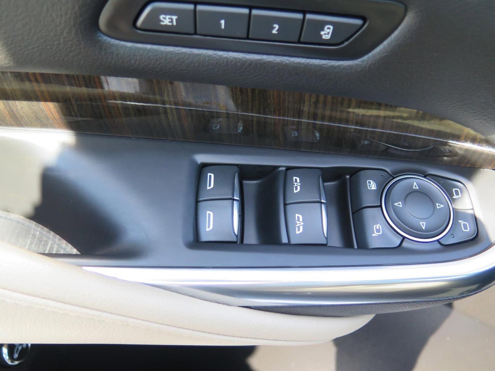 Certified 2024 Cadillac XT4 Premium Luxury image 8