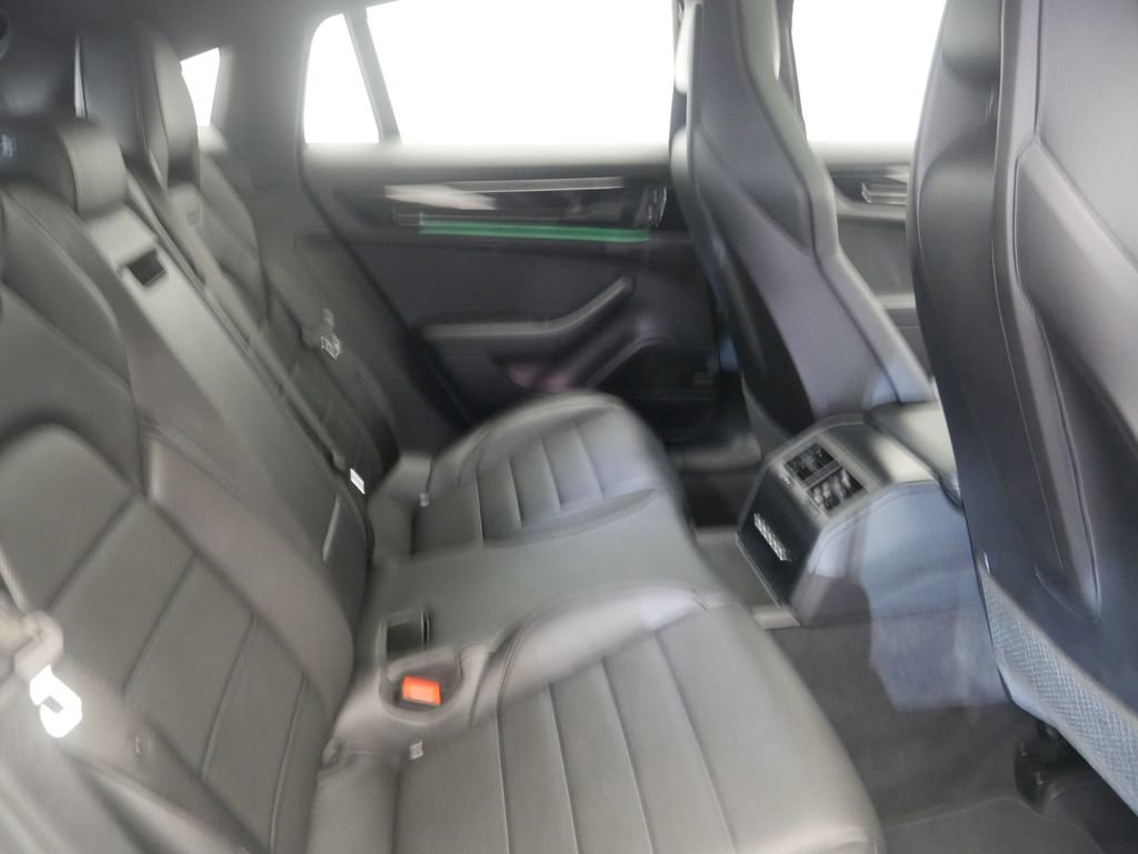 Certified 2025 Porsche Panamera 4 image 30