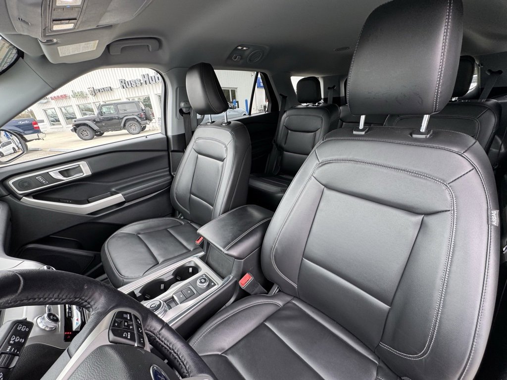Used 2022 Ford Explorer XLT w/ Equipment Group 202A image 21