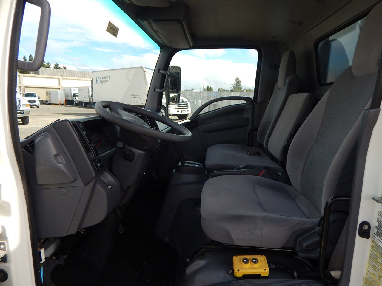 Used 2018 Isuzu NPR image 15