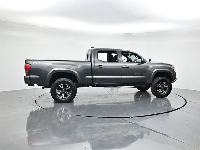 Used 2016 Toyota Tacoma TRD Sport RWD image 2