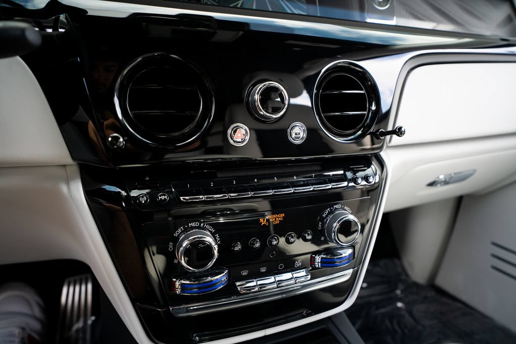 Used 2022 Rolls-Royce Phantom Sedan w/ The Phantom Package RWD image 42