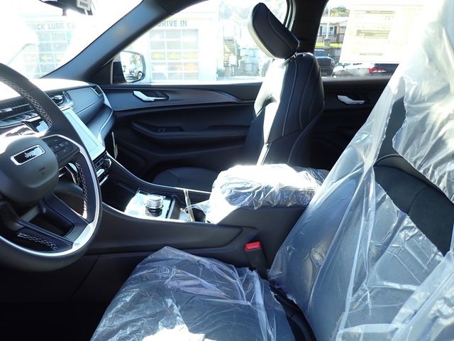 New 2025 Jeep Grand Cherokee L Altitude image 12