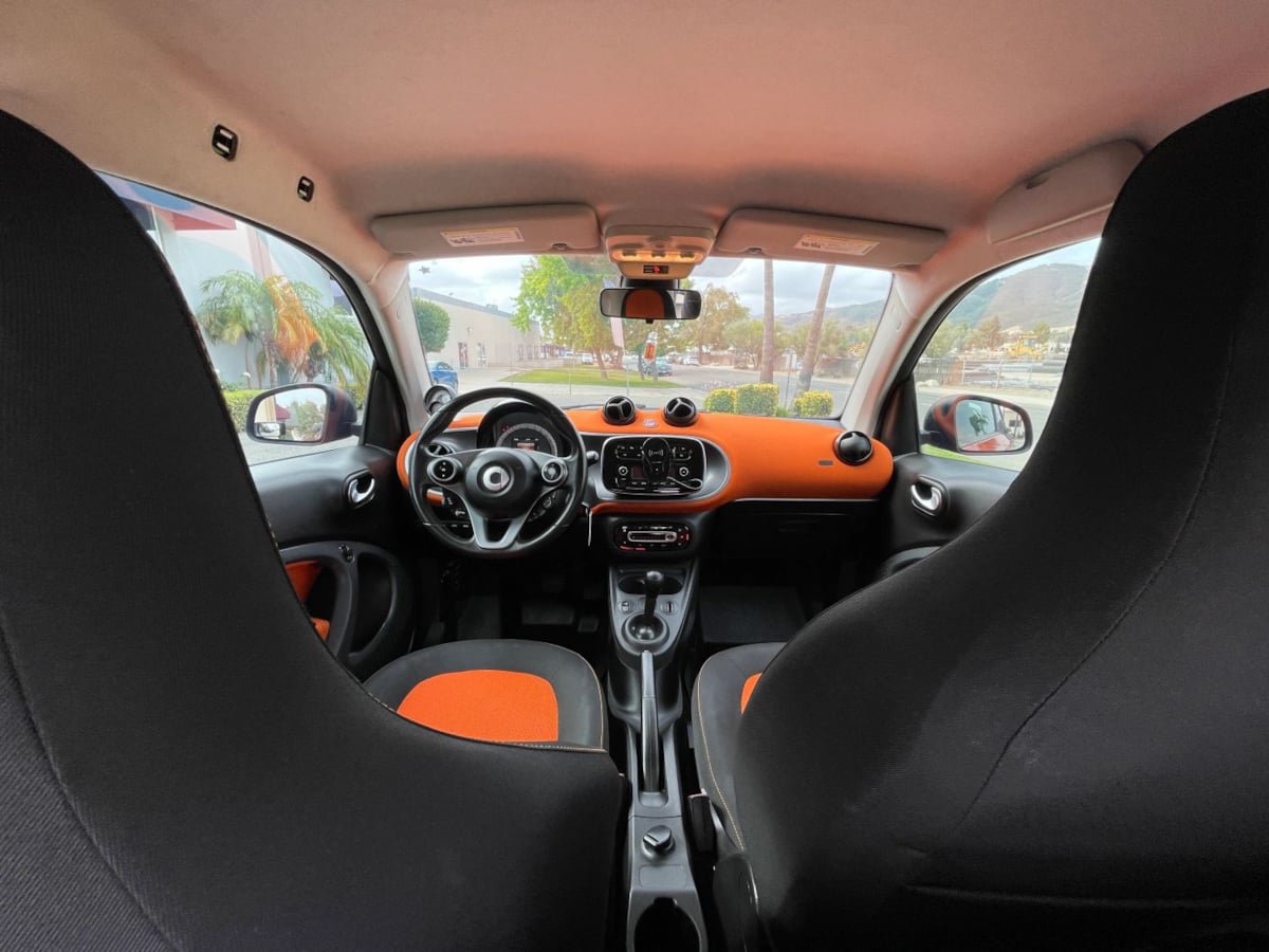 Used 2016 smart fortwo pure RWD image 16