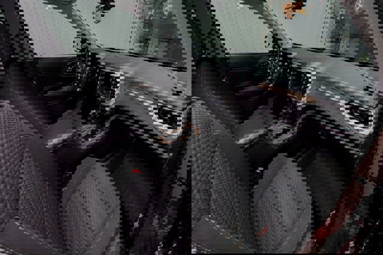 Used 2018 GMC Acadia SLE w/ LPO, Floor Liner Package image 19