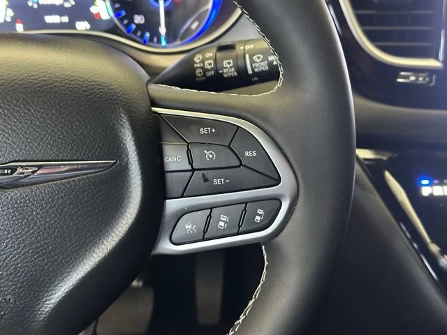 Used 2026 Chrysler Pacifica Select FWD image 24