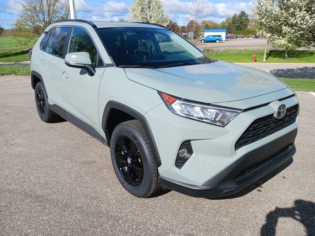 Used 2020 Toyota RAV4 XLE w/ Convenience Package AWD/4WD image 4