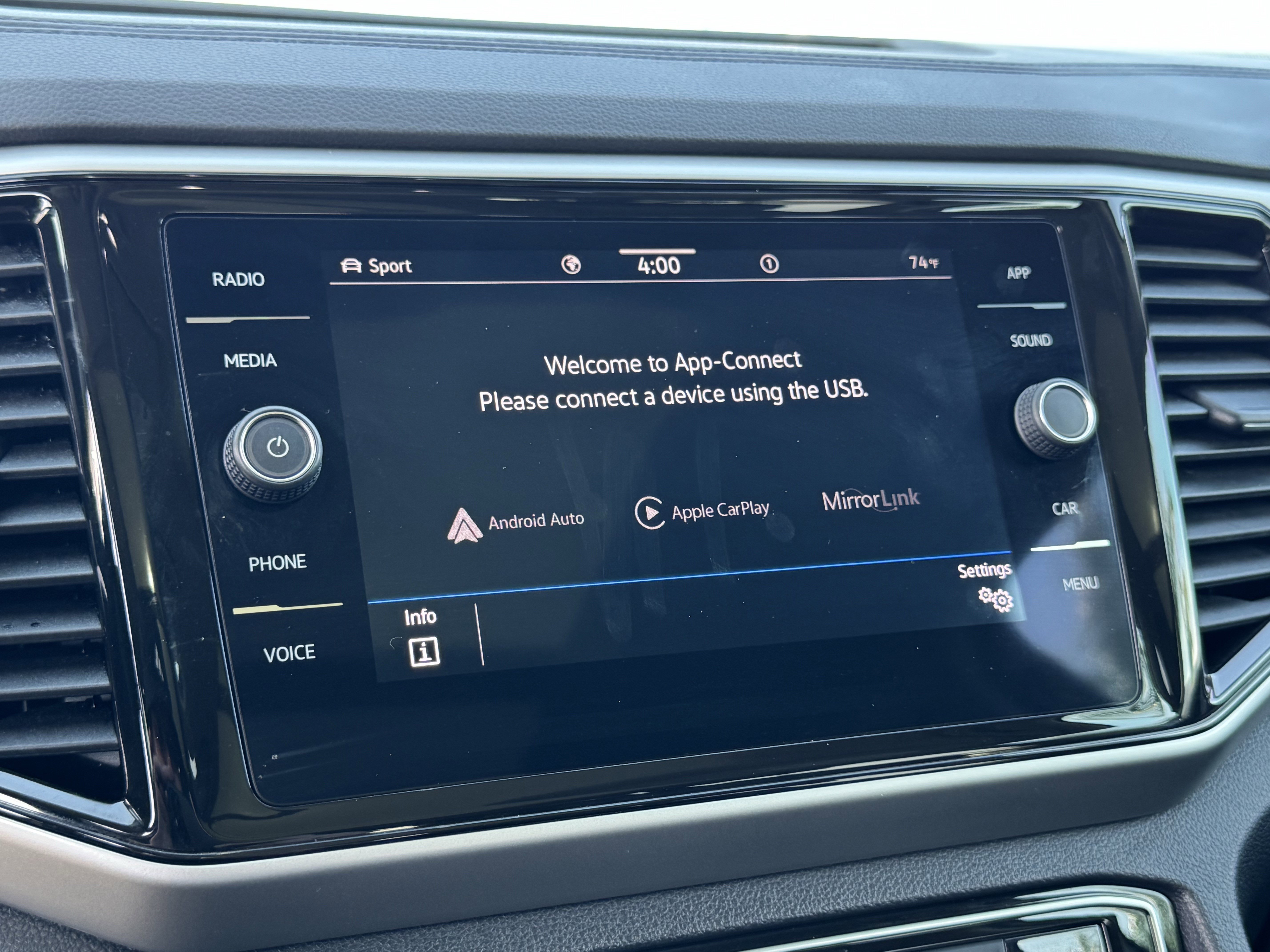 Certified 2022 Volkswagen Atlas SE w/ Panoramic Sunroof Package AWD/4WD image 25