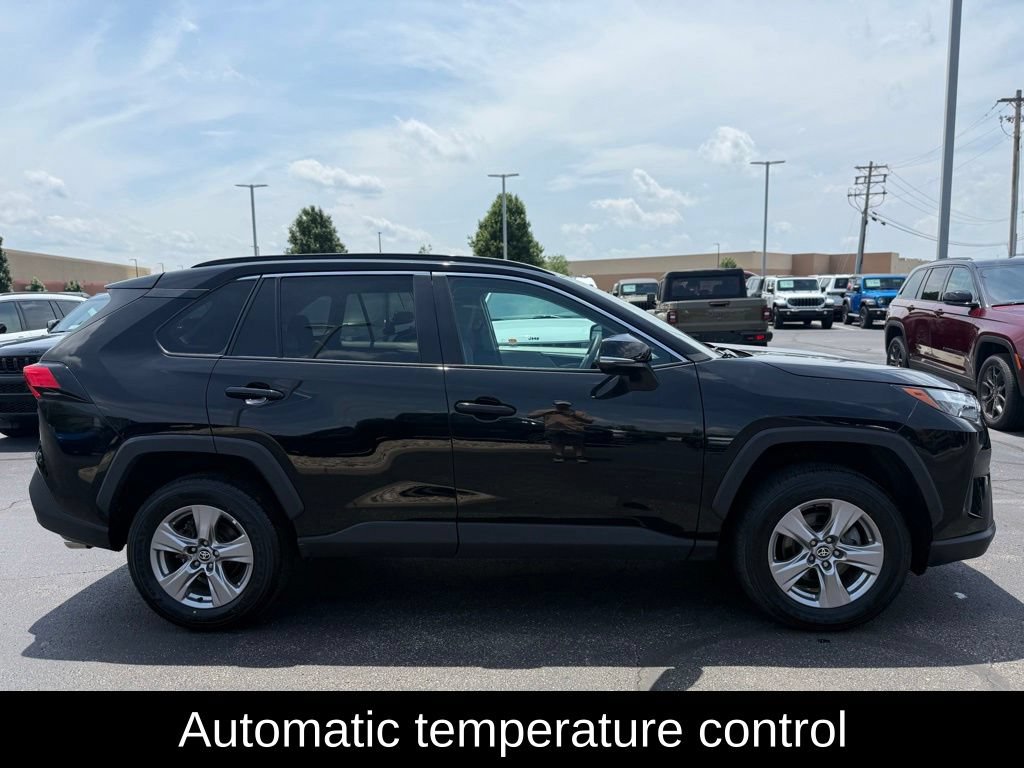 Used 2024 Toyota RAV4 XLE AWD/4WD image 2
