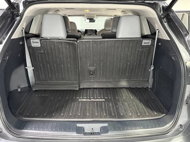 Used 2022 Toyota Highlander XLE AWD/4WD image 31