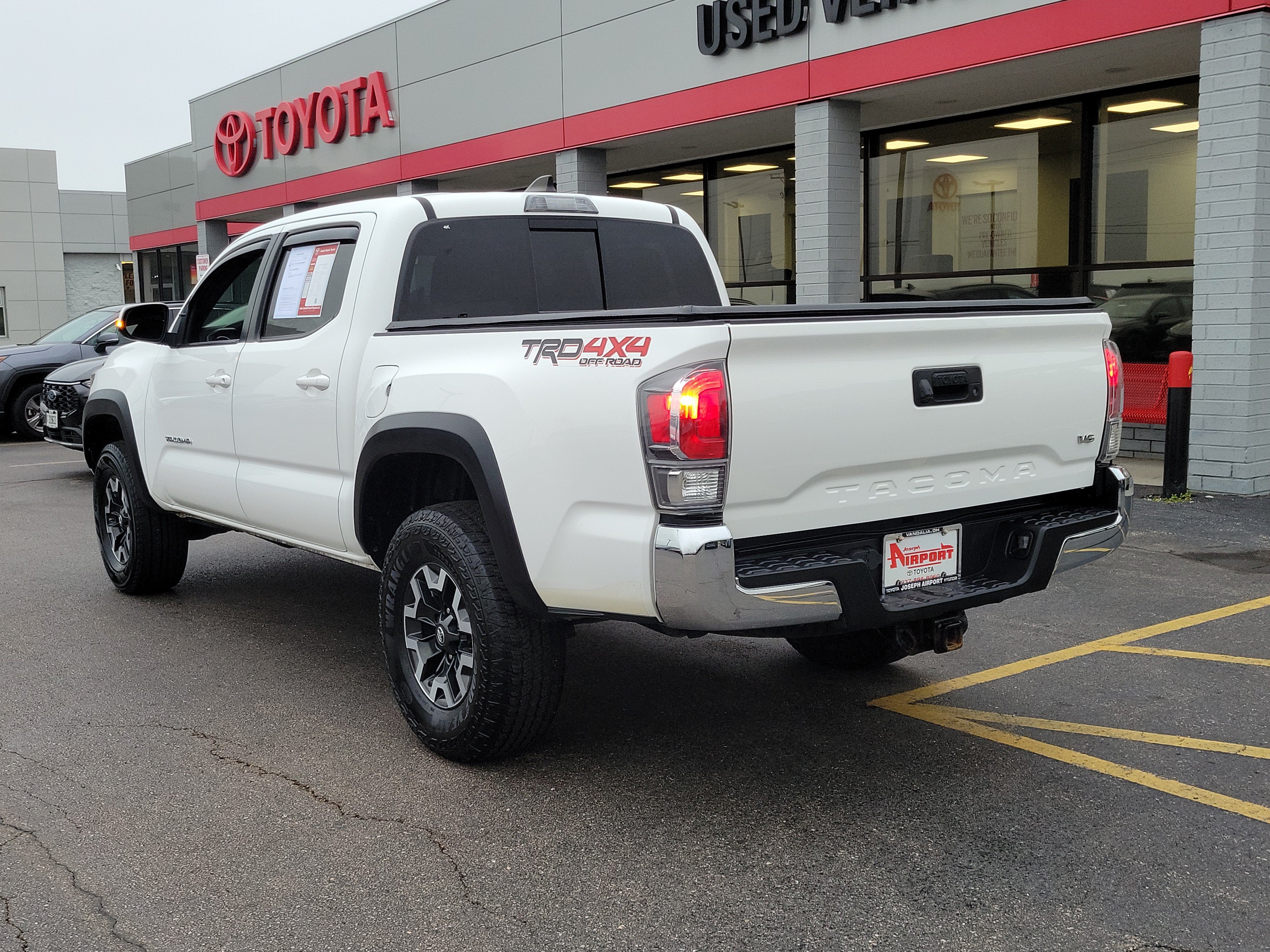 Used 2021 Toyota Tacoma TRD Off-Road AWD/4WD image 3