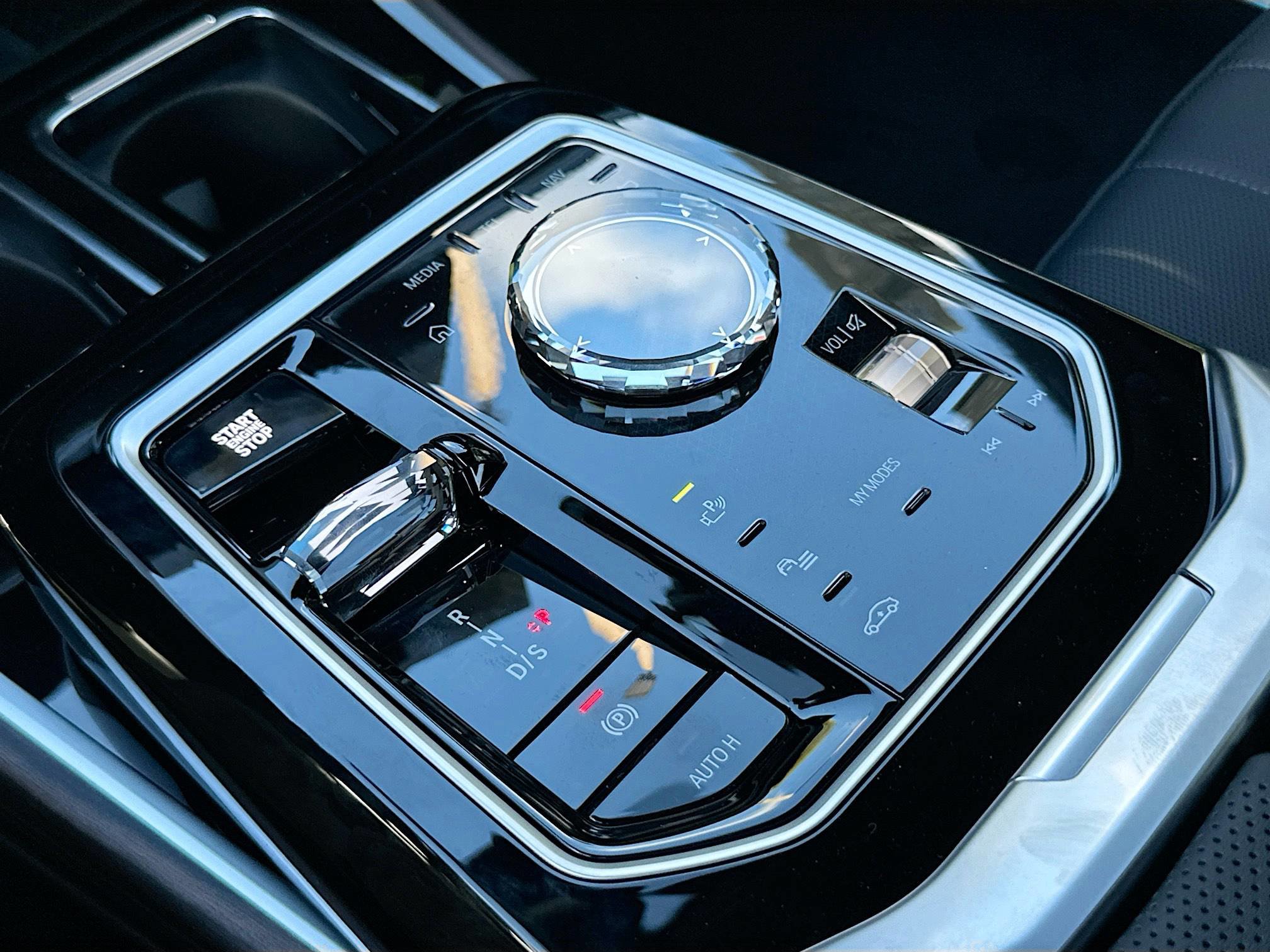 New 2026 BMW 750e xDrive image 14