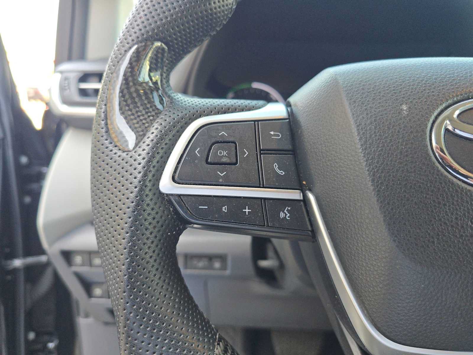 Used 2023 Toyota Sienna XLE FWD image 32