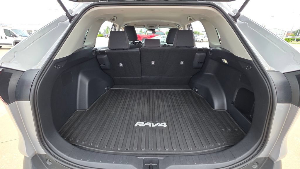 Used 2023 Toyota RAV4 LE FWD image 16