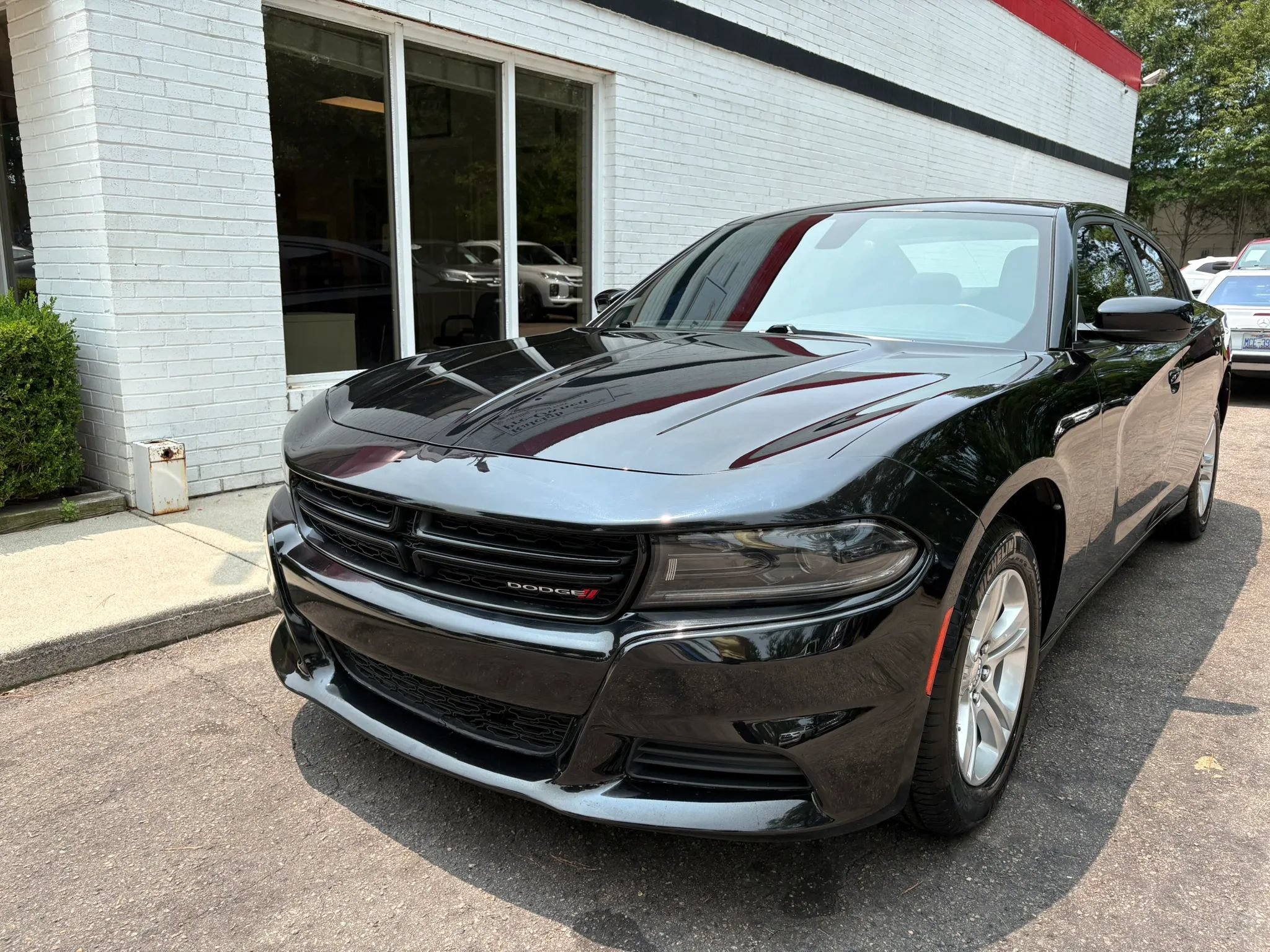 Used 2022 Dodge Charger SXT RWD image 2