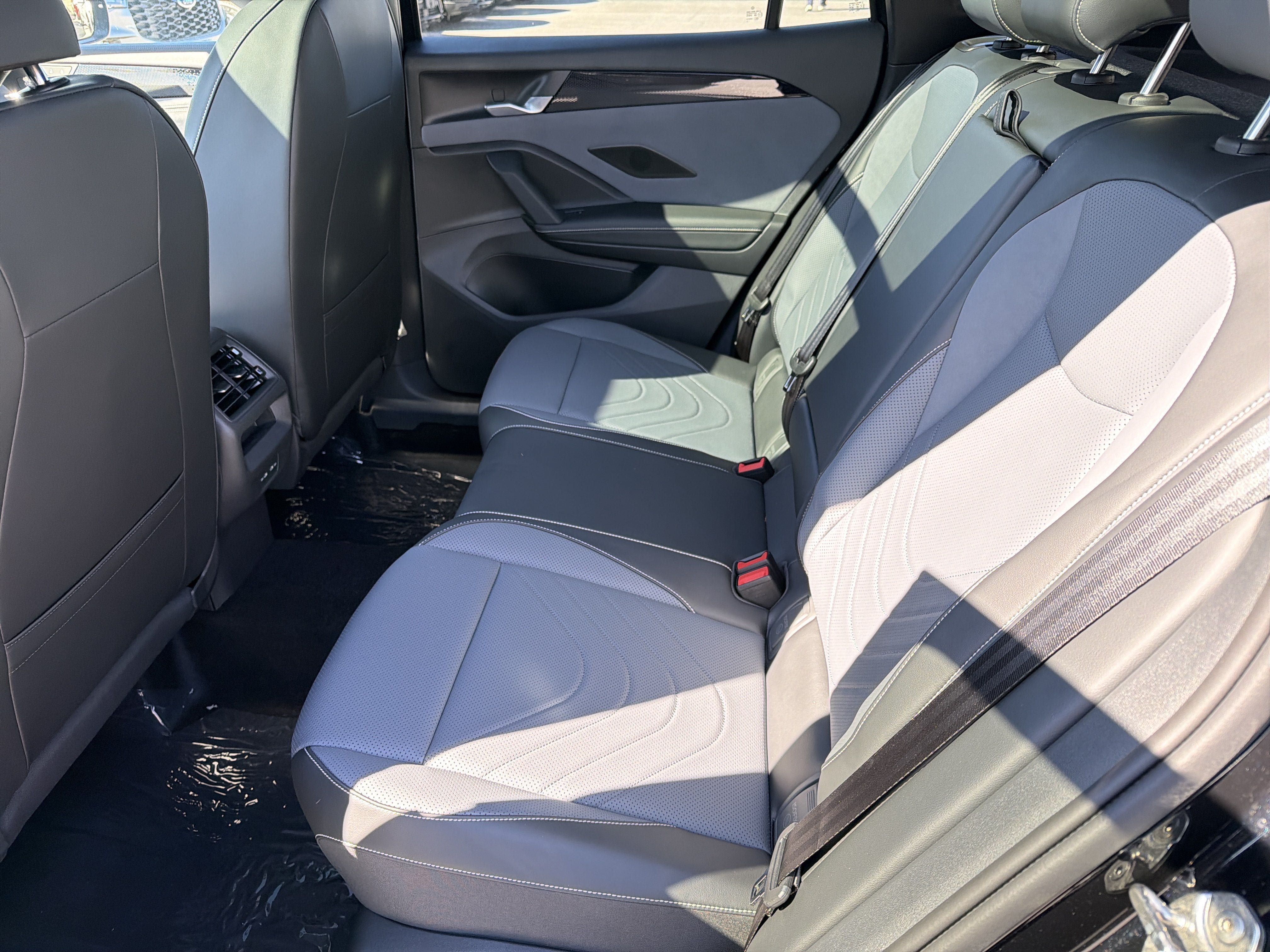 New 2026 Volkswagen Tiguan SE R-Line AWD/4WD image 23